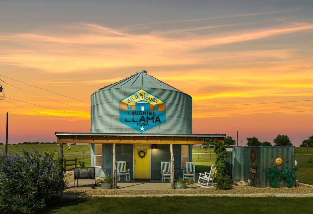 Silo House At Laughing Llama Farm Troy Exterior foto